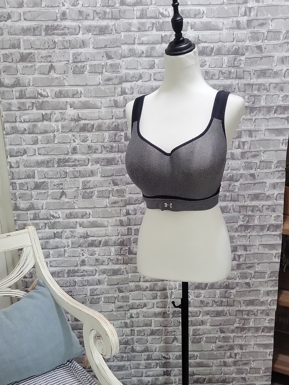 Under Armour Gray & Black Seamless Padded Sports Bra Sz 38D, Athleisure, Workout